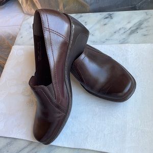 Clarks never worn, brown leather loafers